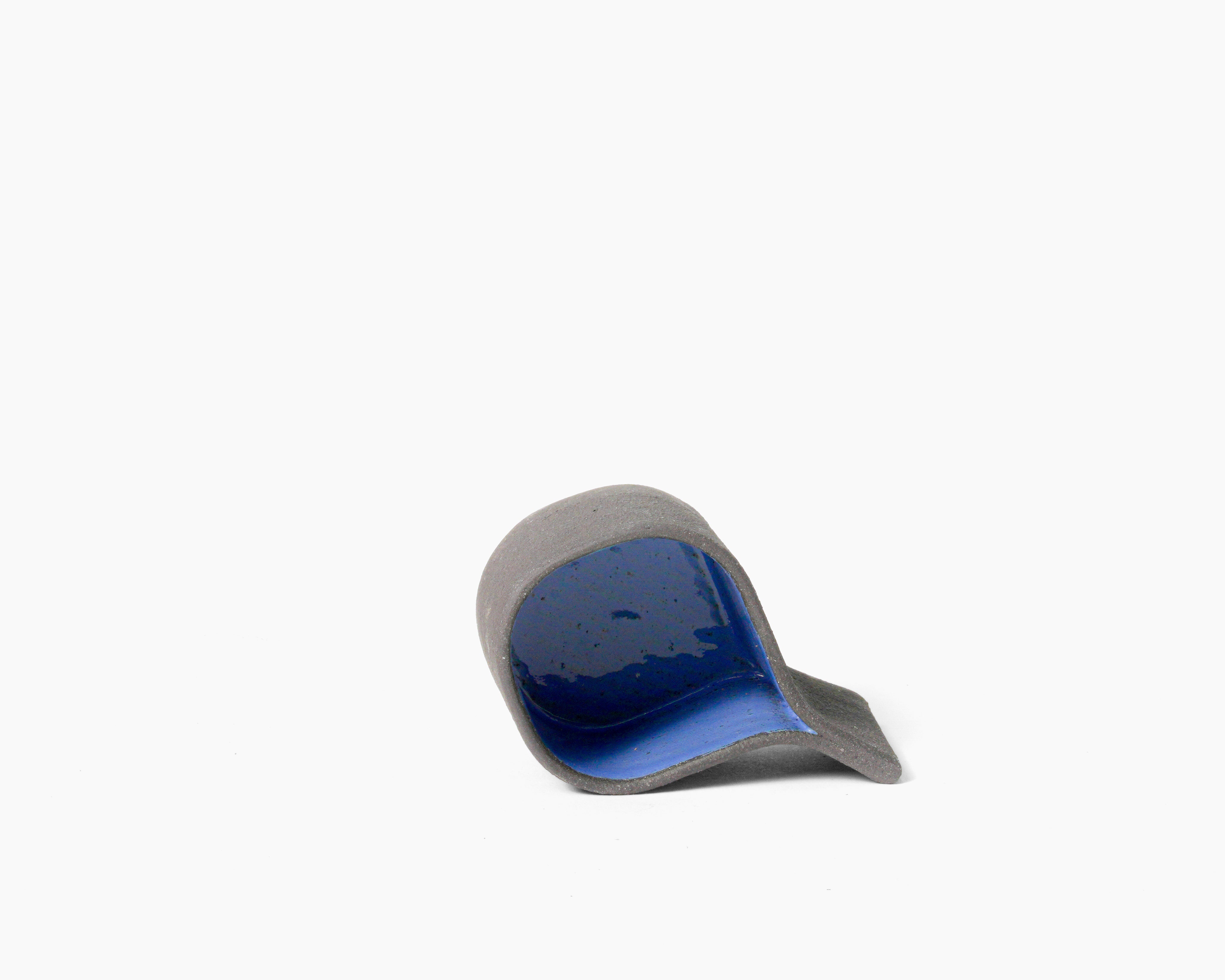 Xicara Preta com Esmalte Lilas