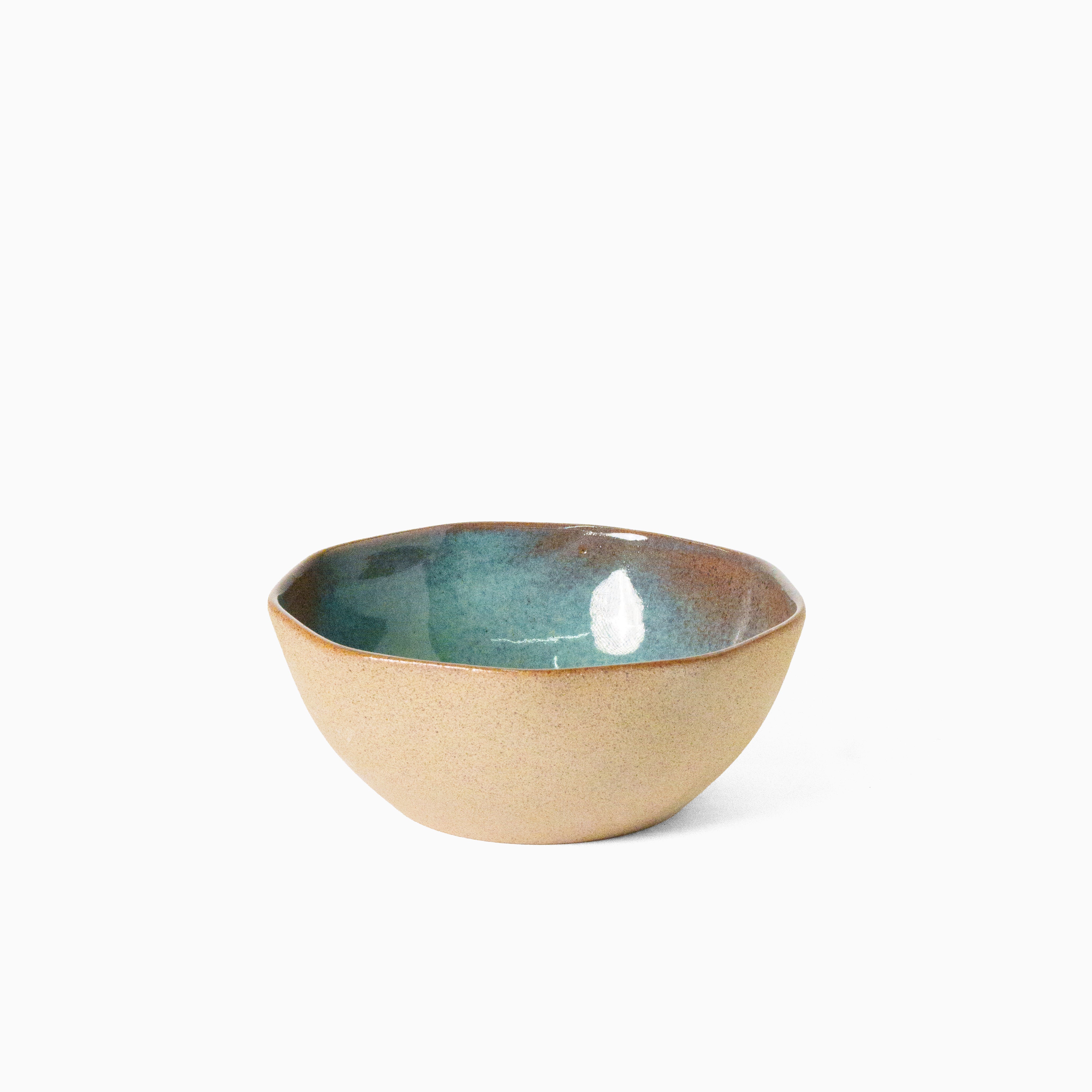 Bowl grande verde na mesa — ambiente