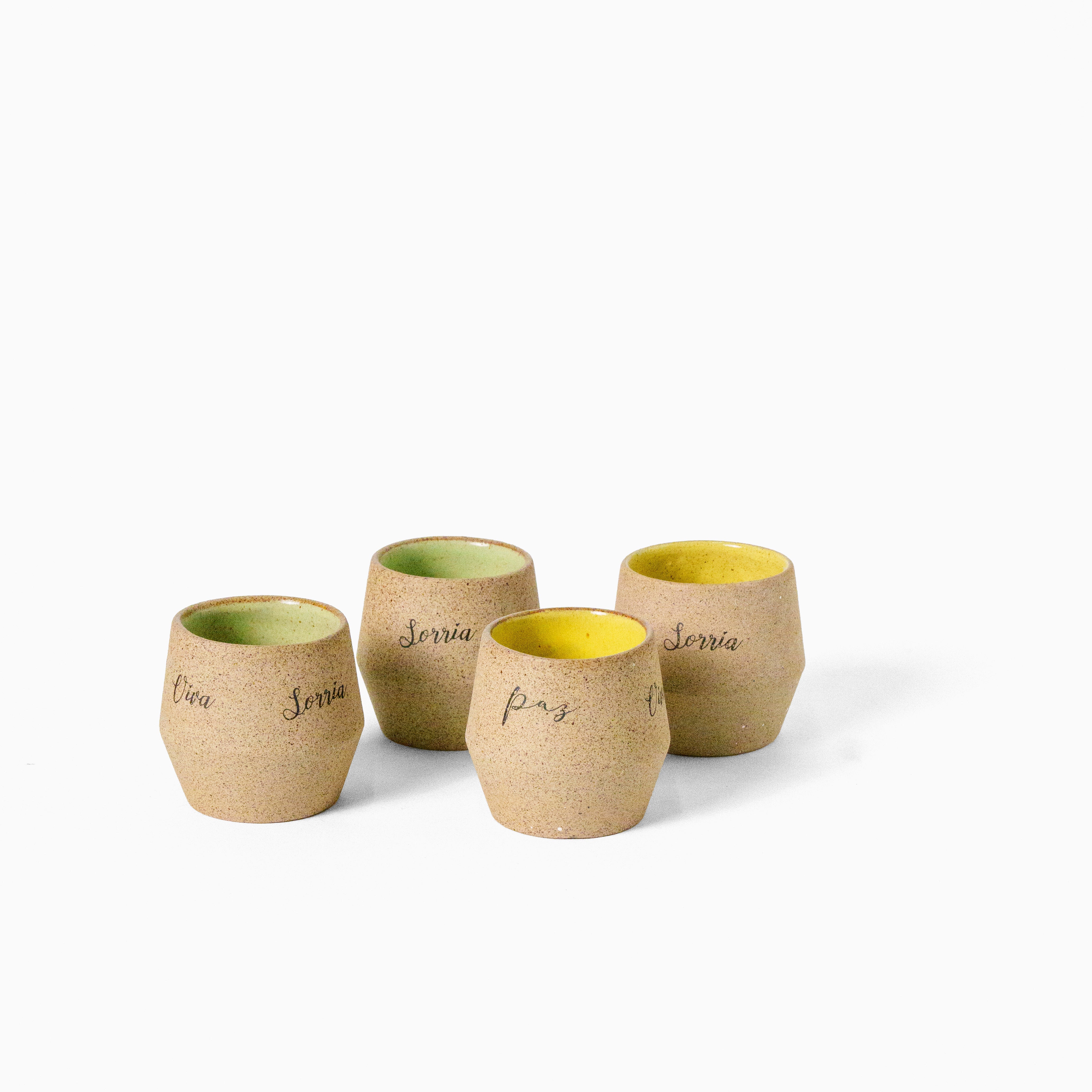 Kit de 4 copos coquinho em cerâmica com decalques de teste — 2 verdes e 2 amarelos