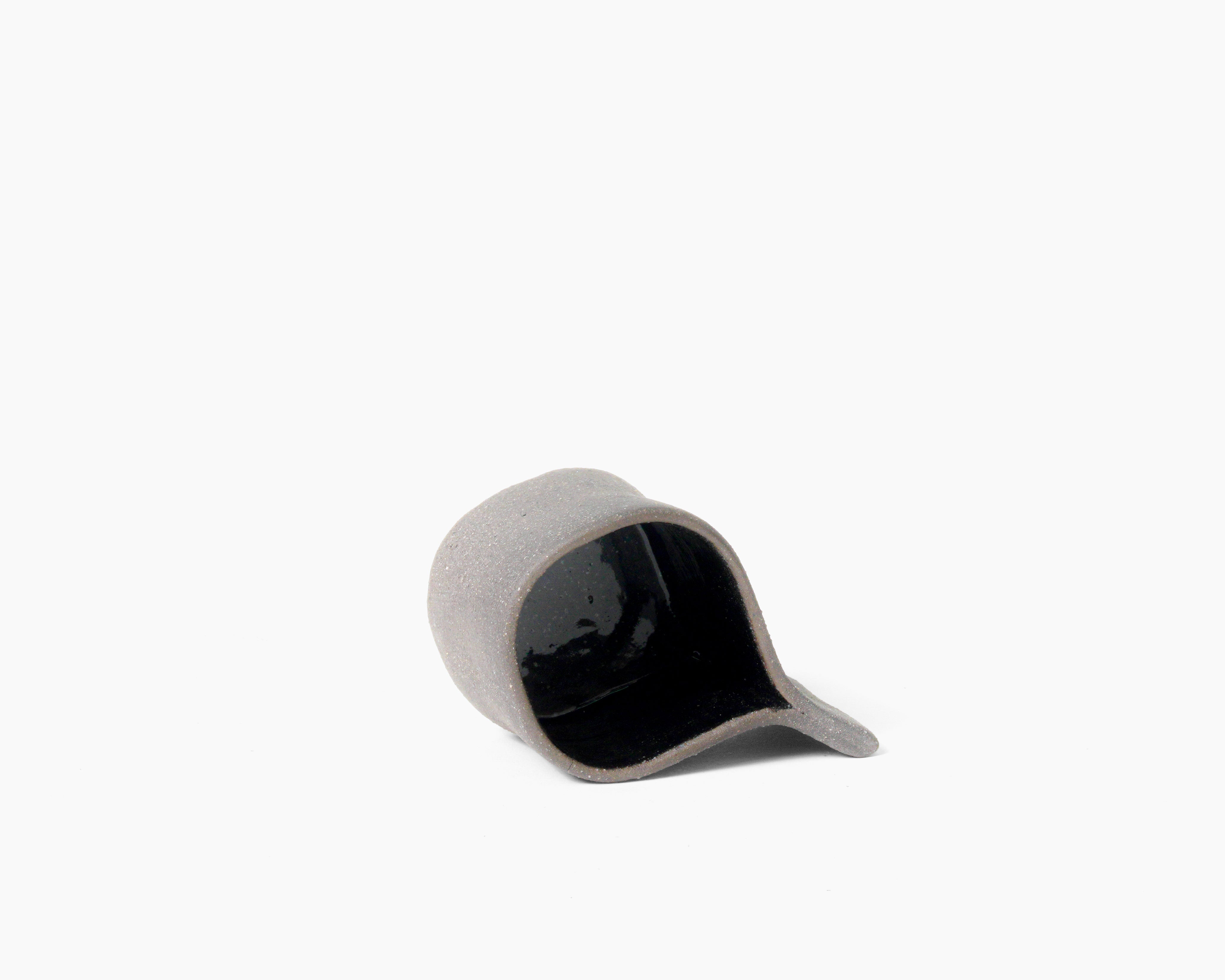 Xicara Preta com Esmalte Preto