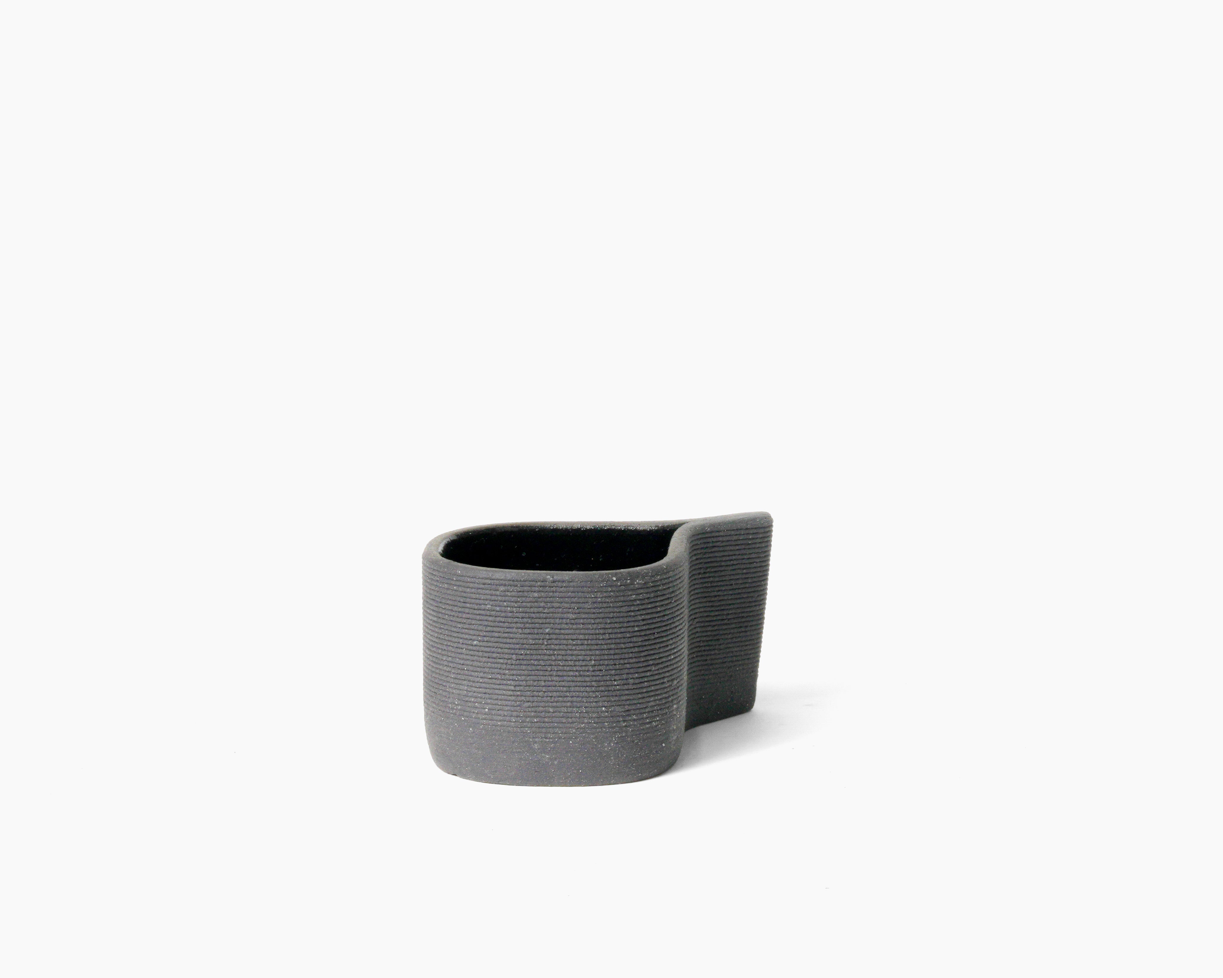 Xicara Preta com Esmalte Preto